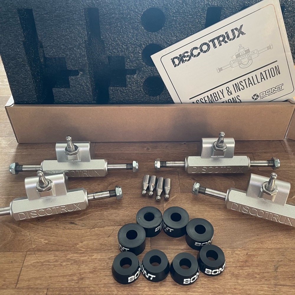 Brand new in box Discotrux - wide skate trucks
